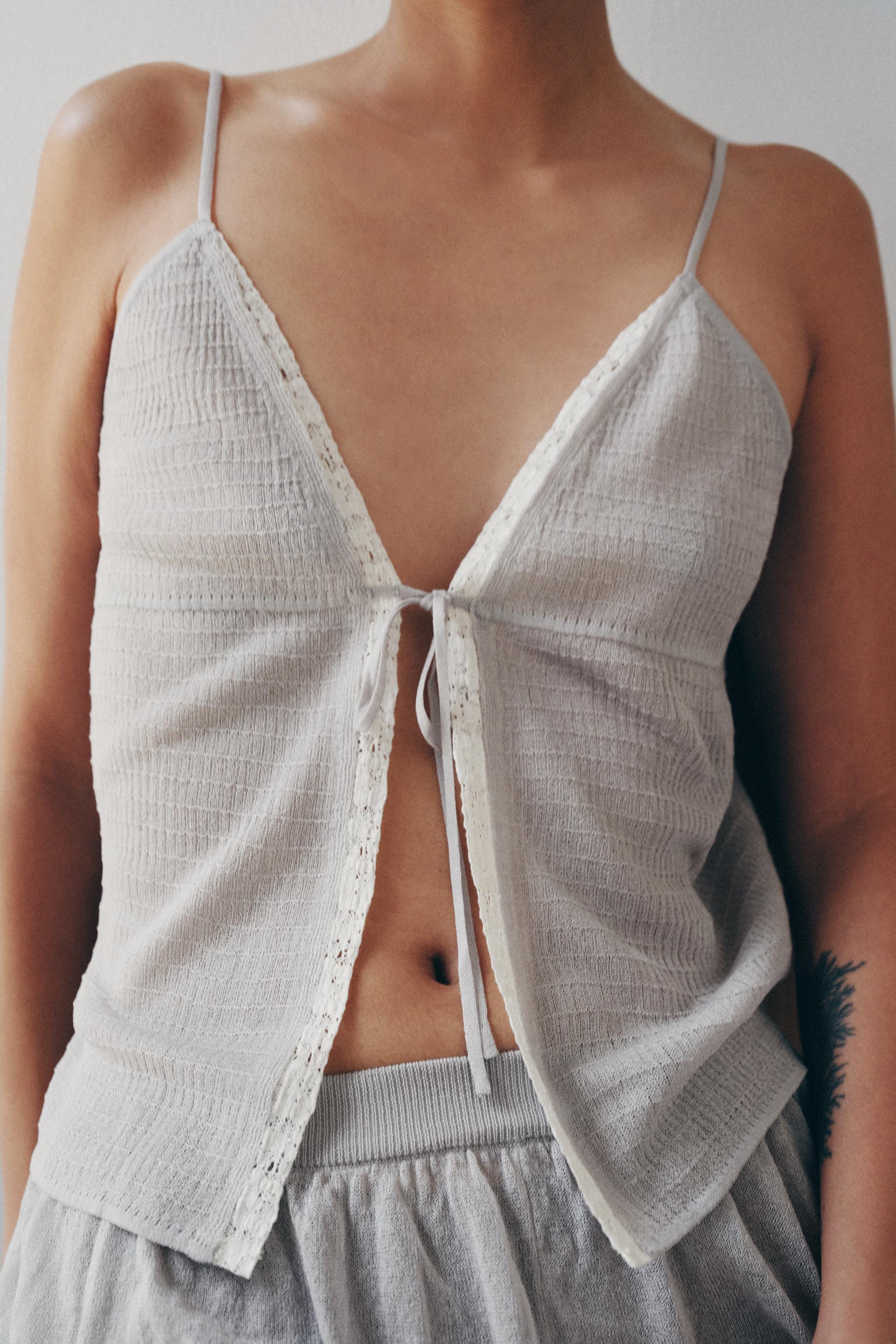 SHIRRED LACE TOP